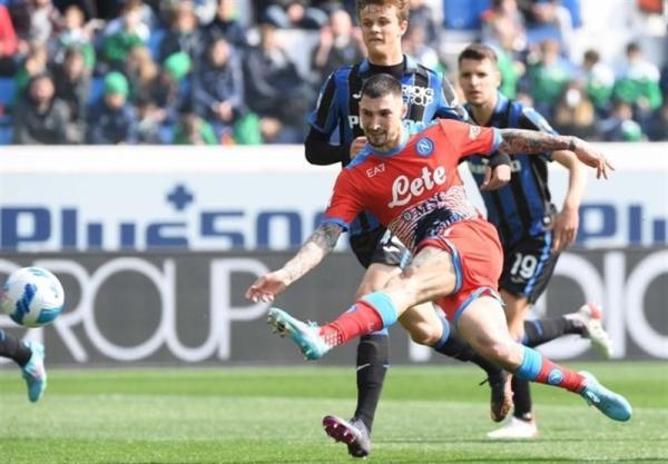 سری A، ناپولی با فتح خانه آتالانتا به قهرمانی امیدوار ماند سری A، ناپولی با فتح خانه آتالانتا به قهرمانی امیدوار ماند
